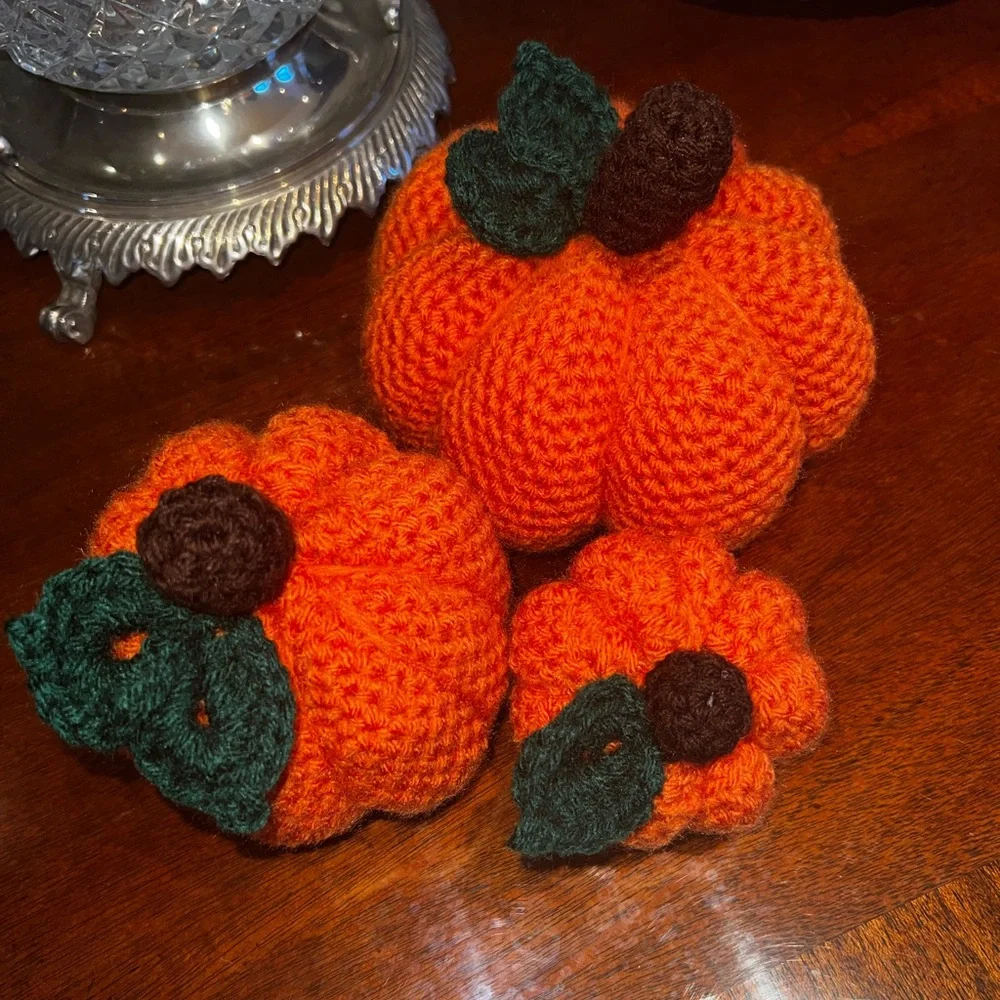 🎃 Set of Hand Crocheted Fall Pumpkins! - Picture 1 of 7
